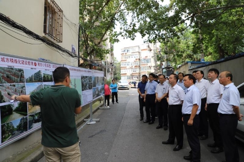 8月19日下午,省政协人口资源环境委员会主任王奇率专题调研组,在市